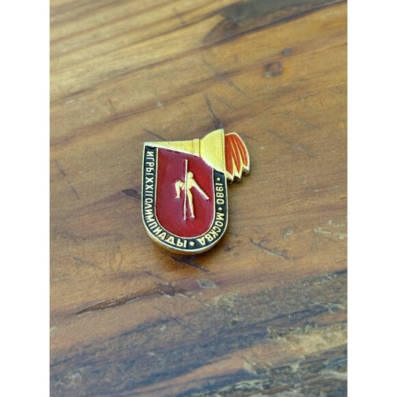 Vintage Gold Tone 1980 Olympics Badge Soviet Union Moscow Russia USSR Historic - Picture 4 of 8